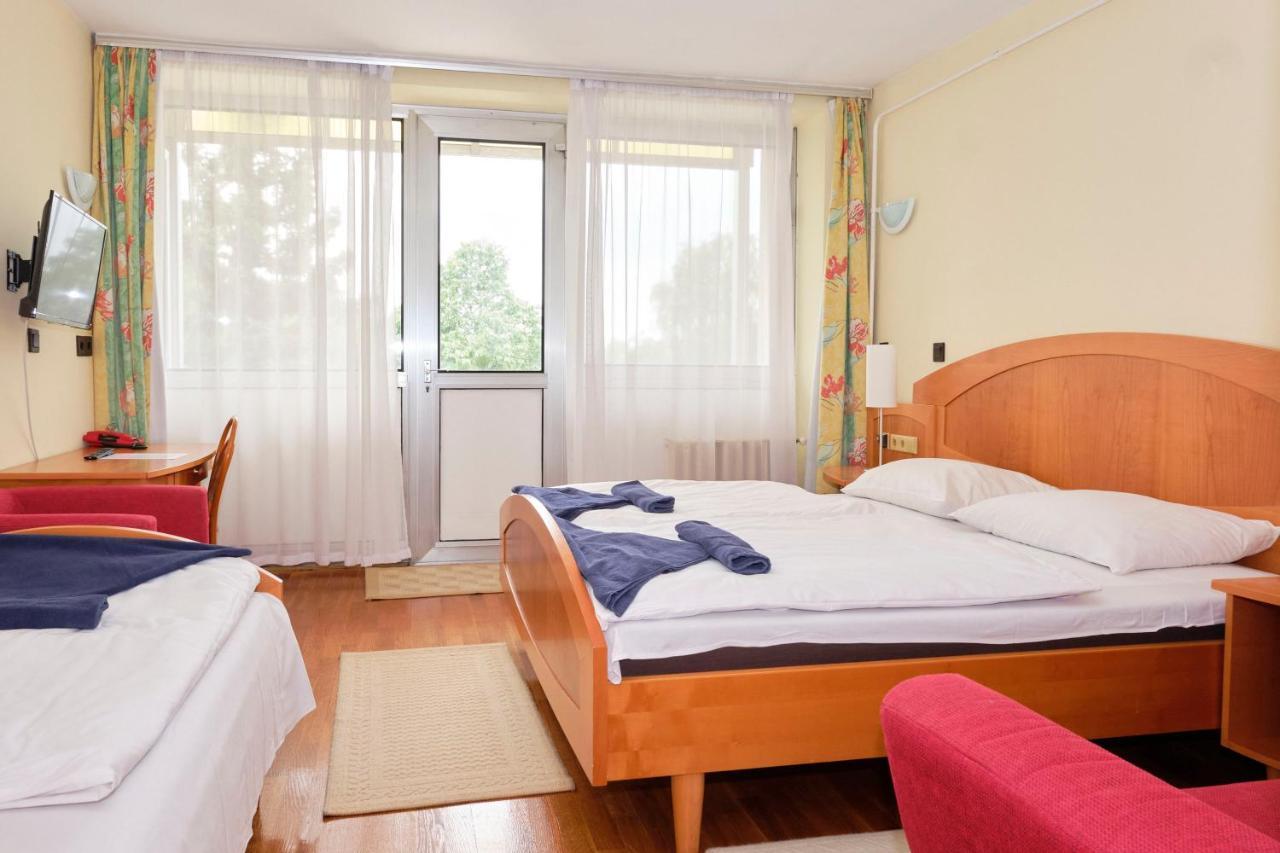 Hotel Lido Retro Balaton Vonyarcvashegy Exterior foto