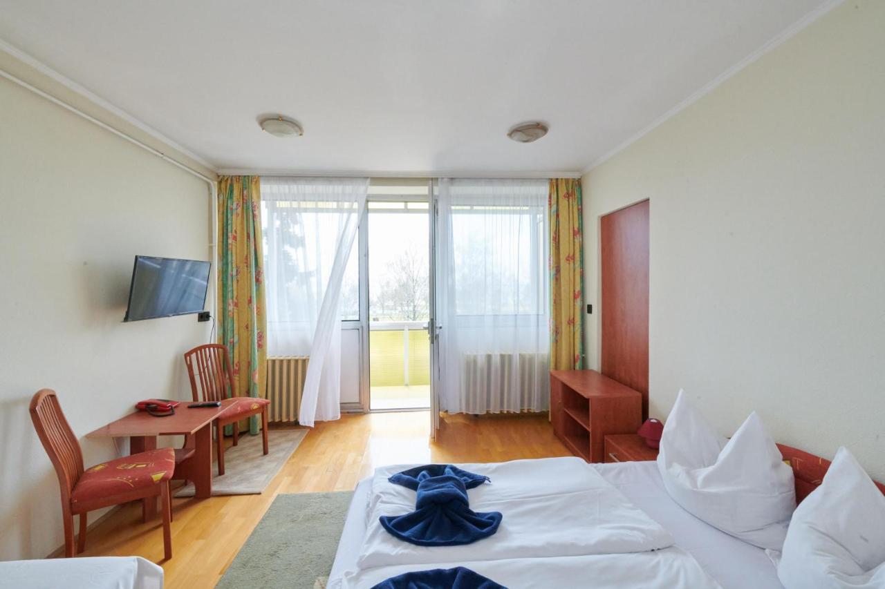 Hotel Lido Retro Balaton Vonyarcvashegy Exterior foto