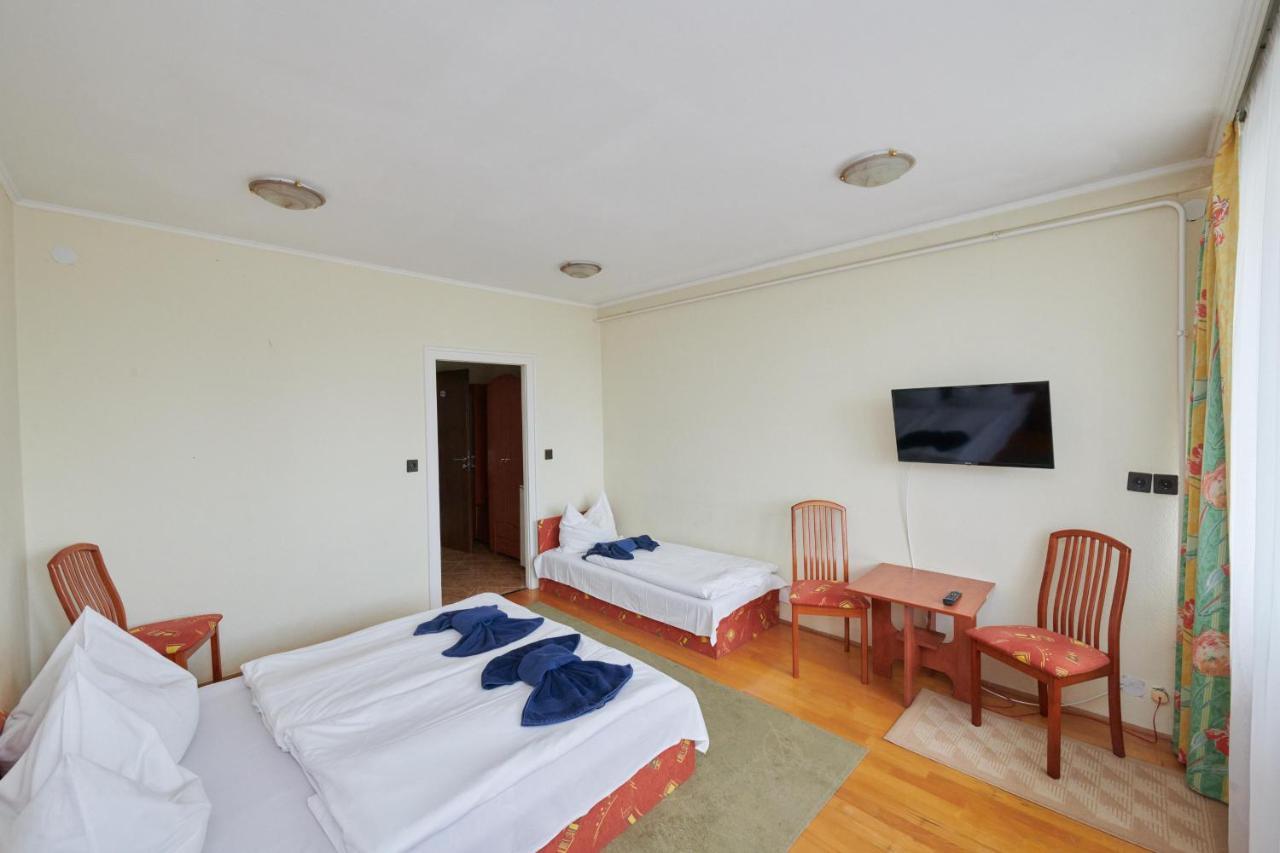 Hotel Lido Retro Balaton Vonyarcvashegy Exterior foto